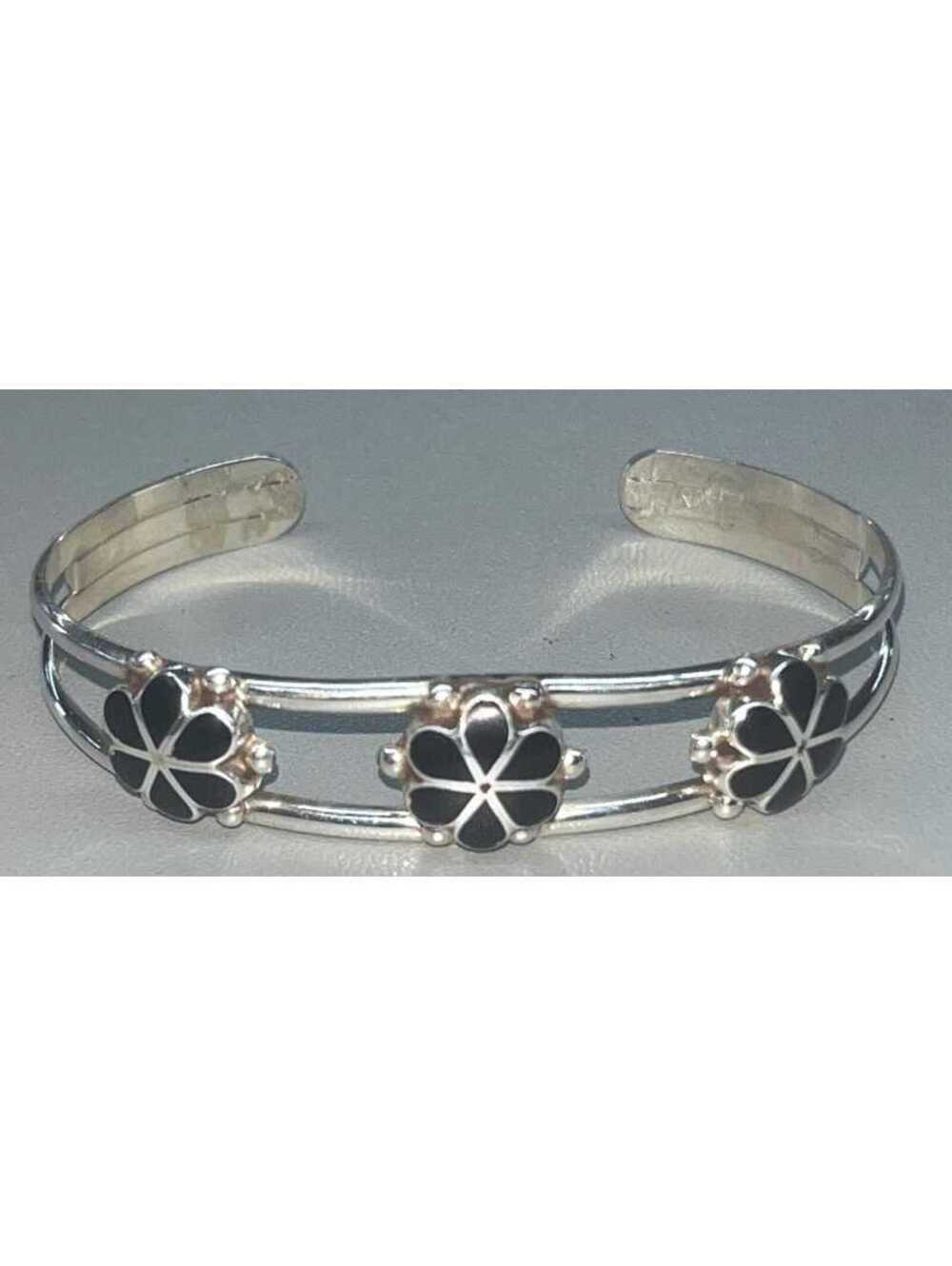 Zuni black onyx inlay sterling silver bracelet cuff flower design cluster